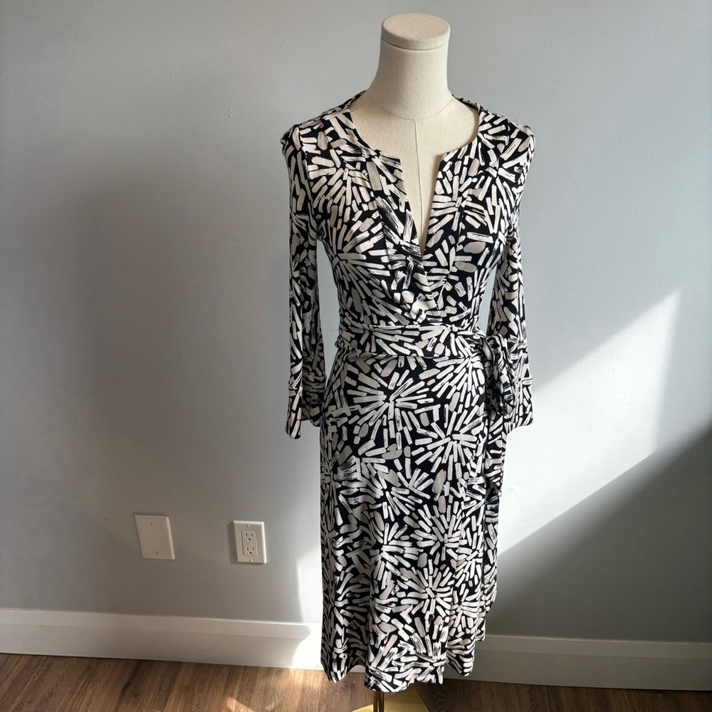 Diane Von Furstenberg Women's Melicent Wrap Dress Black & Cream, Silk Size 6